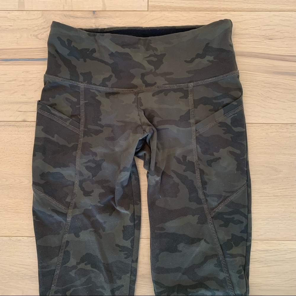 Strut This ‘Flynn’ Camo Leggings with Pockets (S)